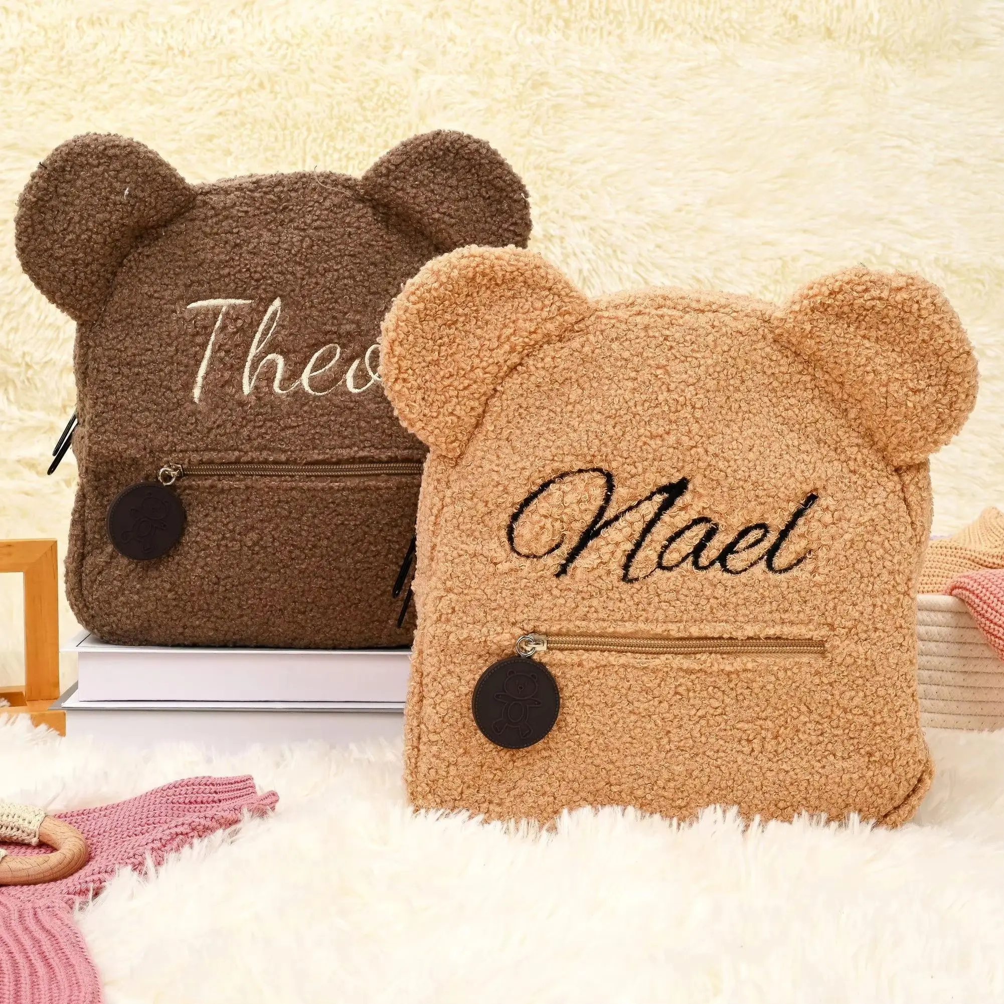 Personalisierter Flauschiger Teddybär Kinderrucksack mit Gesticktem Namen, Plüsch-Schultasche für Kleinkinder, Perfektes Geburtstagsgeschenk für Jungen und Mädchen – Detail 3
