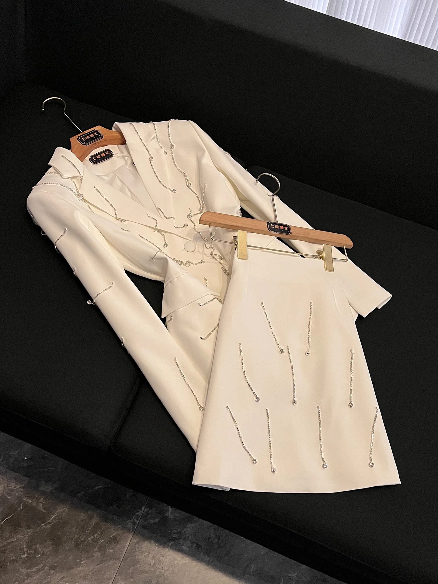 

Spring Fashion Short Tailored Jacket And Skirt Set Diamond Embellished Design Polyester Fiber Breathable Workwear