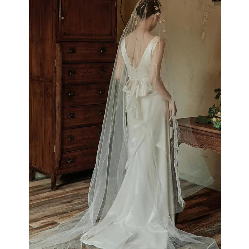 Francês retro luz vestido de casamento 2025 outono novo branco fino simples fotografia viagem bem-vindo coreano cauda peixe vestido