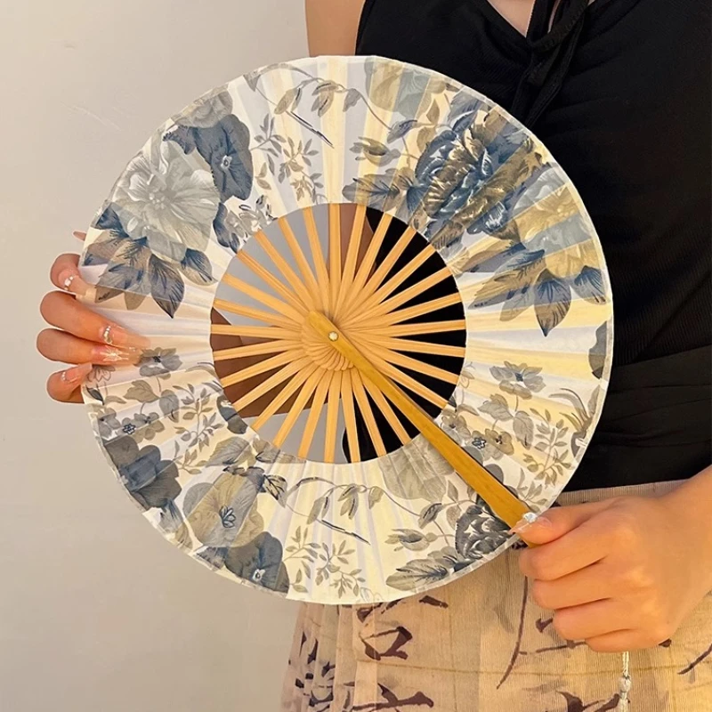 Chinese-style ink-wash silk folding fan, summer ancient-style fan, portable hand-cranked bamboo fan, national style decoration