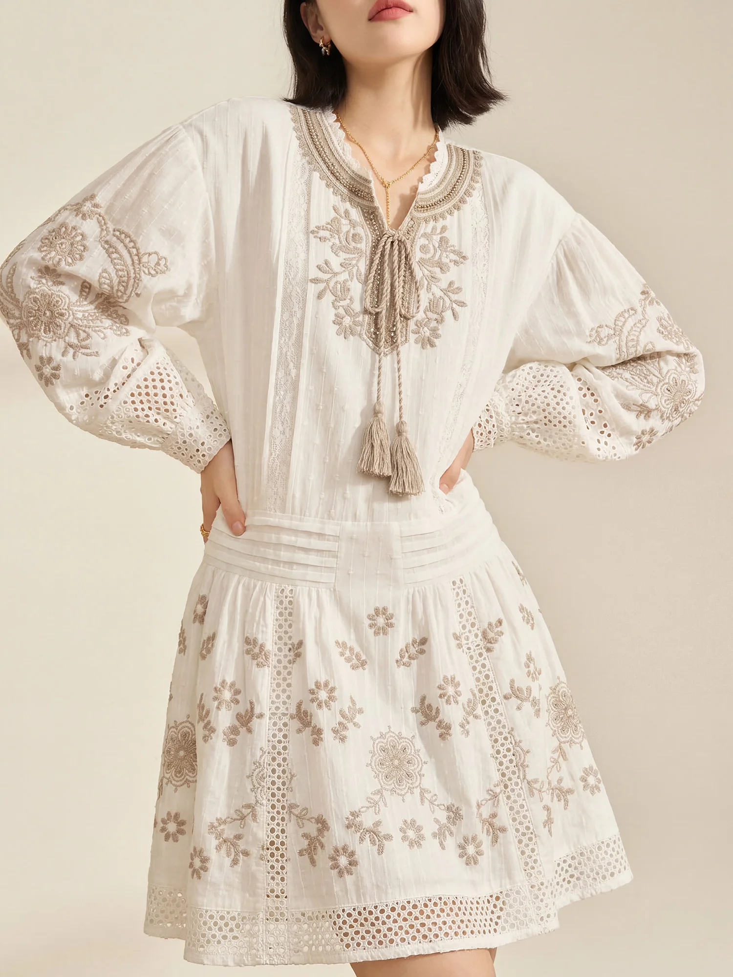 

Элегантная женская юбка с вышивкой и ажурными вставками, с длинными рукавами, в праздничном стиле, белая, струящаяся, для весеннего сезона, из дышащего полиэстера...