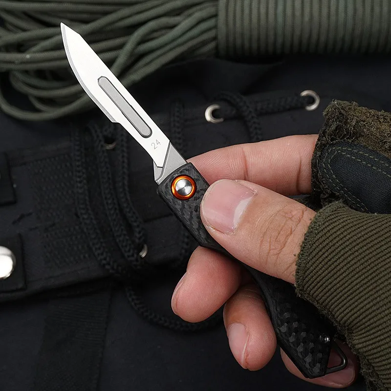 Cuchillo plegable con 10 cuchillas de piezas para hombre, multiherramienta de supervivencia EDC, mango de fibra de carbono, llavero de bolsillo, regalo con caja