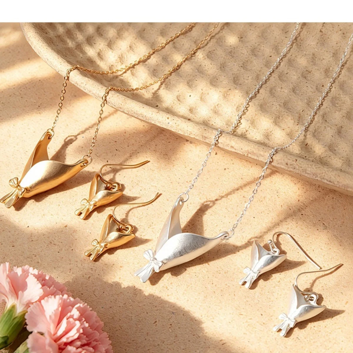 Kreatives Schleifenknoten-Blumenstrauß-Halter-Set in Form eines Anhängers, Halskette und Ohrringe für Damen und Herren, süßes, elegantes DIY-Blumenclip-Schmuckset. – Detail 3