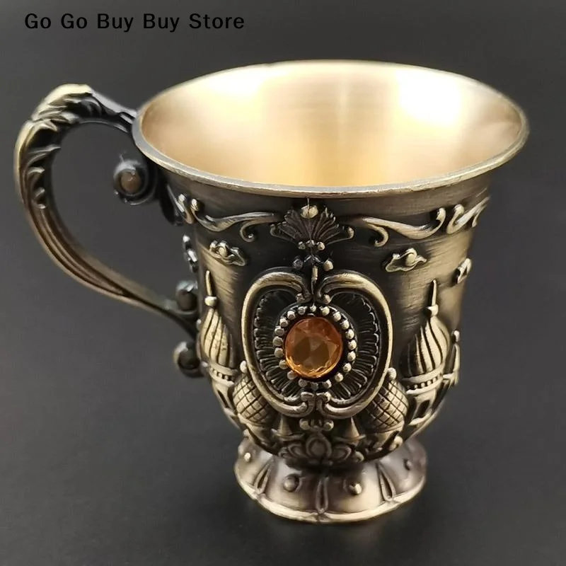 【S】Vintage Zinc Alloy Small Wine Cup With Exquisite Carved Design And Inlaid Amber Gem Perfect For Medieval Parties Home Decor