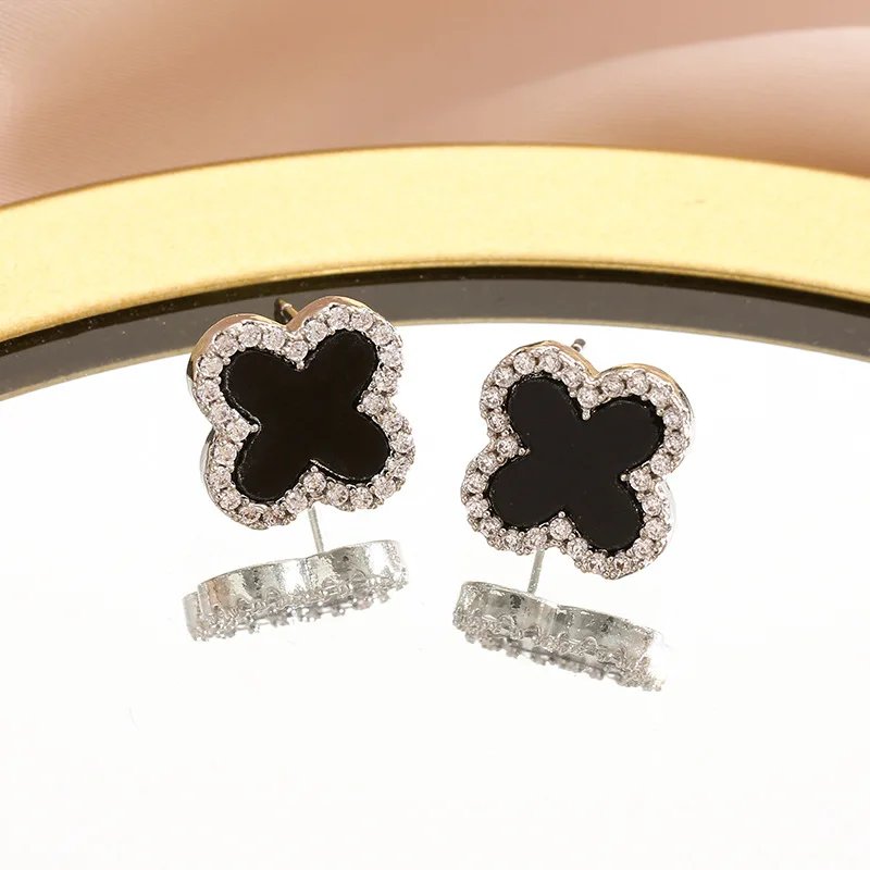 Light luxury and high-end style, lucky four-leaf clover stud earrings for women, mother-of-pearl sparkling diamond earrings