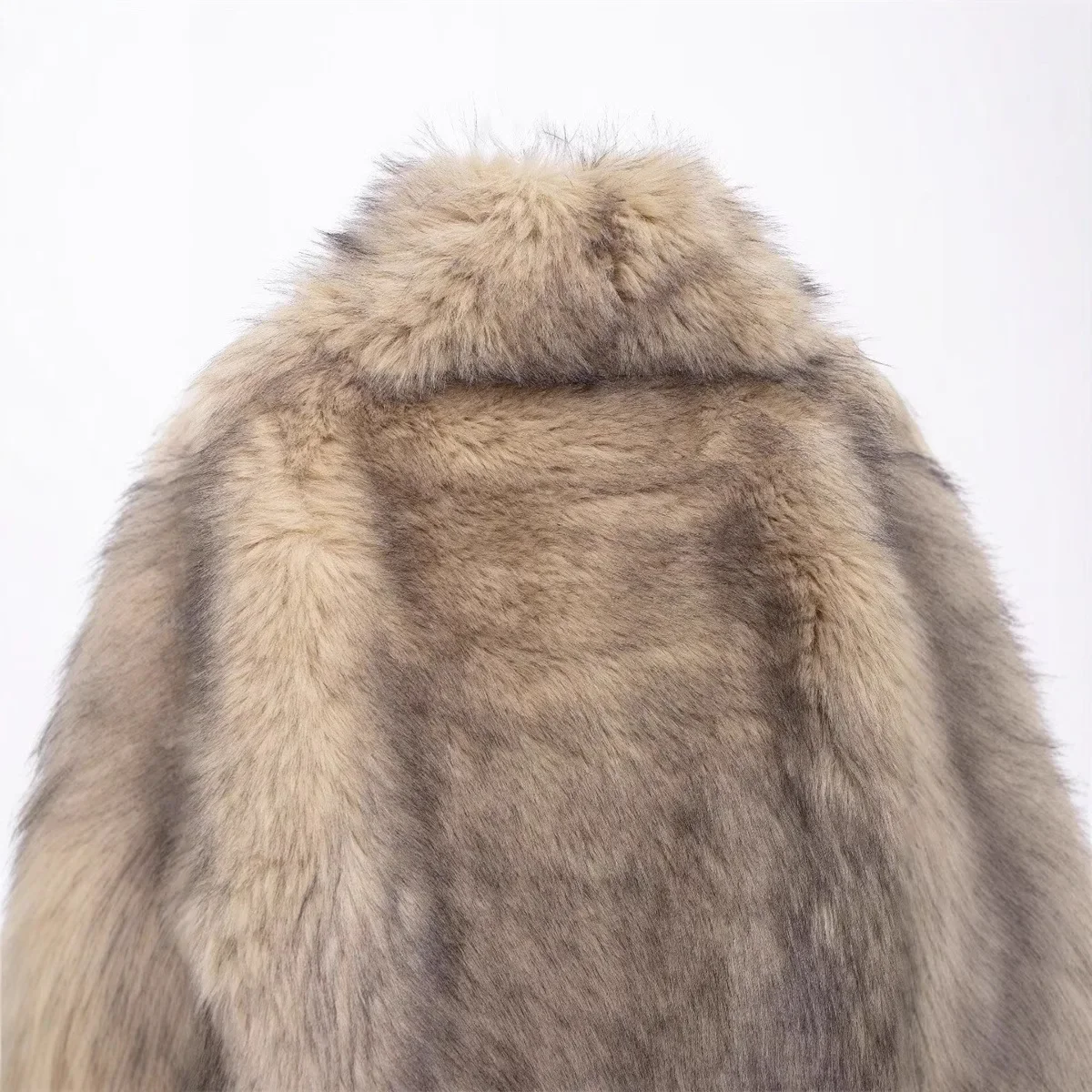 سريع البيع محطة مستقلة النمط الأوروبي المرأة عصرية أنيقة بسيطة تأثير الجلود الاصطناعية البلوز