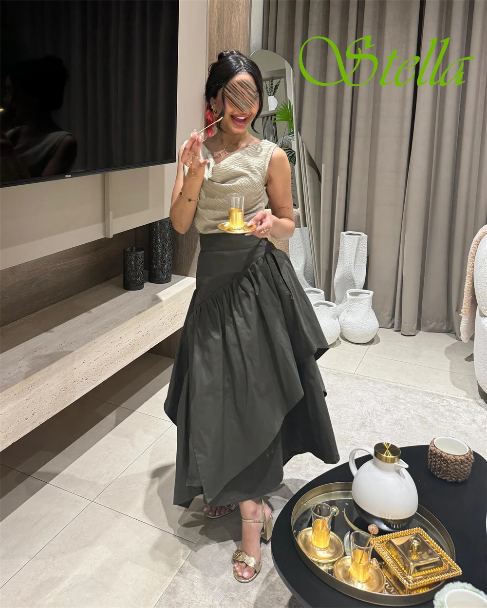 カスタマイズされたエレガントなノースリーブサテンイブニングドレスクラシックティアードプロムドレスファッションOネック特別な日のドレス