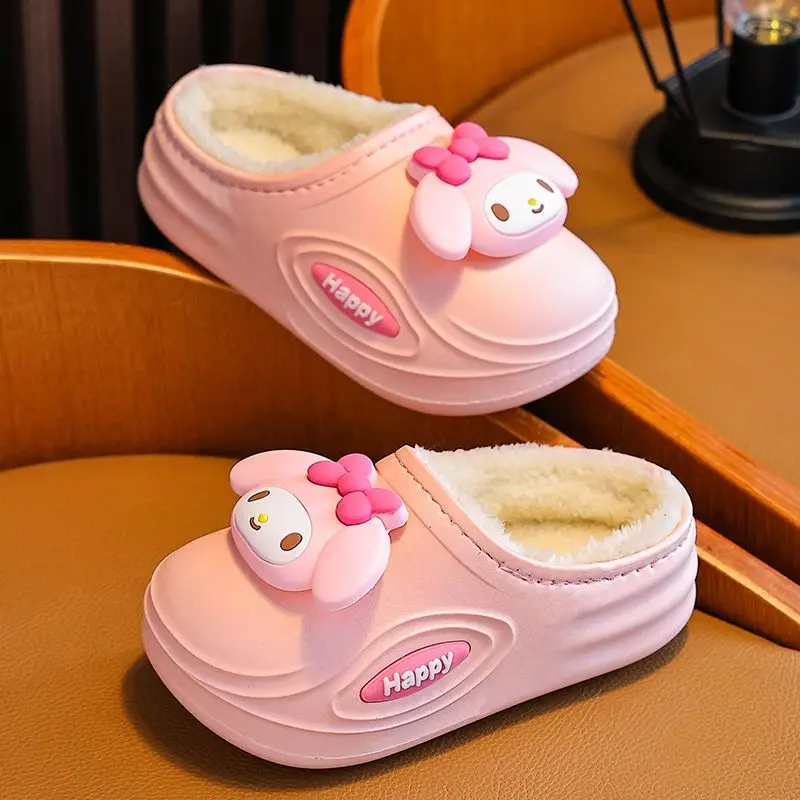 

Новые детские хлопковые тапочки Sanrio, теплые, для детей 3-6 лет, с флисом, с мультяшным рисунком, нескользящие, для девочек, домашние, подарок.