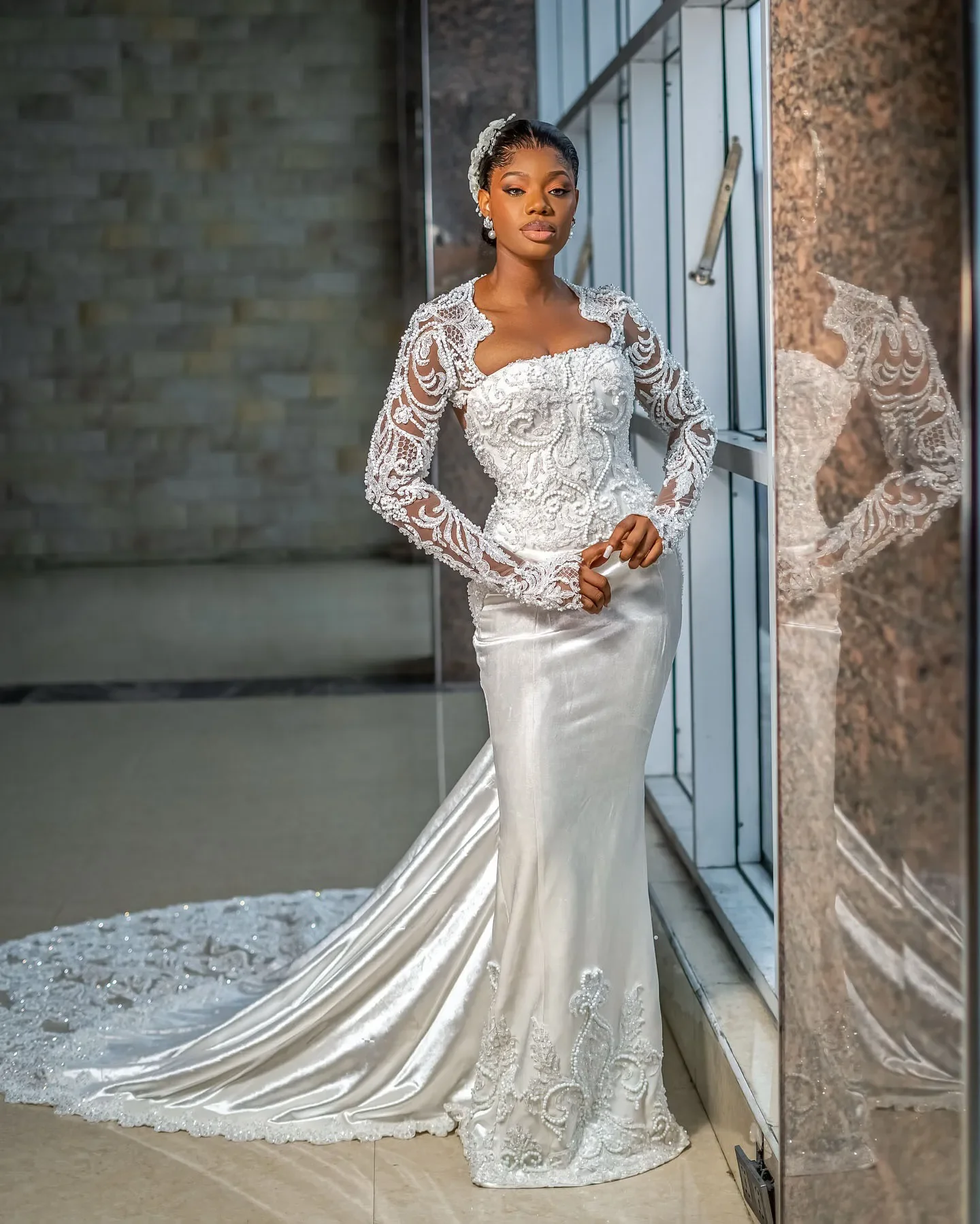 Customized Square Neck  Appliques Pearls Wedding Dress Vestidos De Novia Elegant Ballgown Long Sleeves Open Back  Bridal Gown