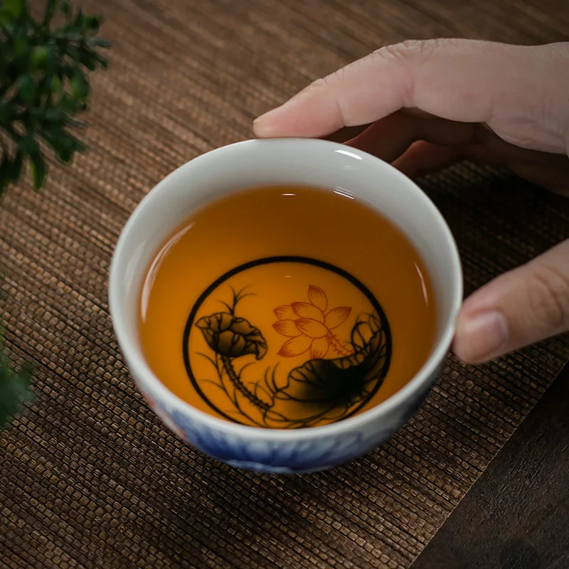 Antiqued Blue And White Ceramic Hand‑held Master Cup Retro Kung Fu Tea Tasting Bowl For Personal Daily Tea Ceremony