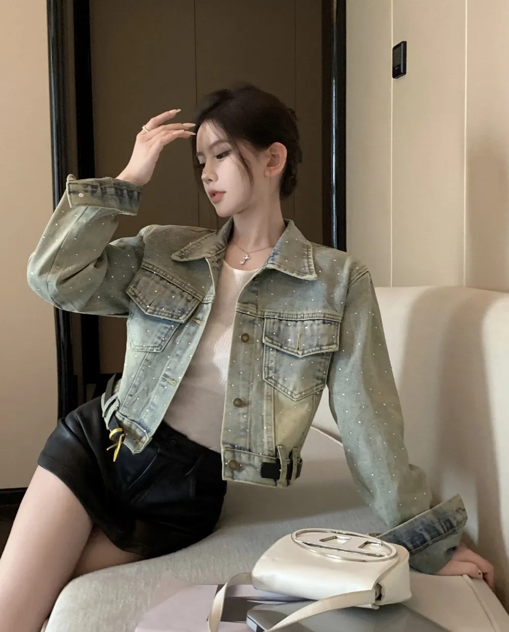 سترة من قماش الدنيم بأكمام طويلة مرصعة بالألماس المغسول بتصميم كلاسيكي للخريف سترة قصيرة ذات طية صدر السترة