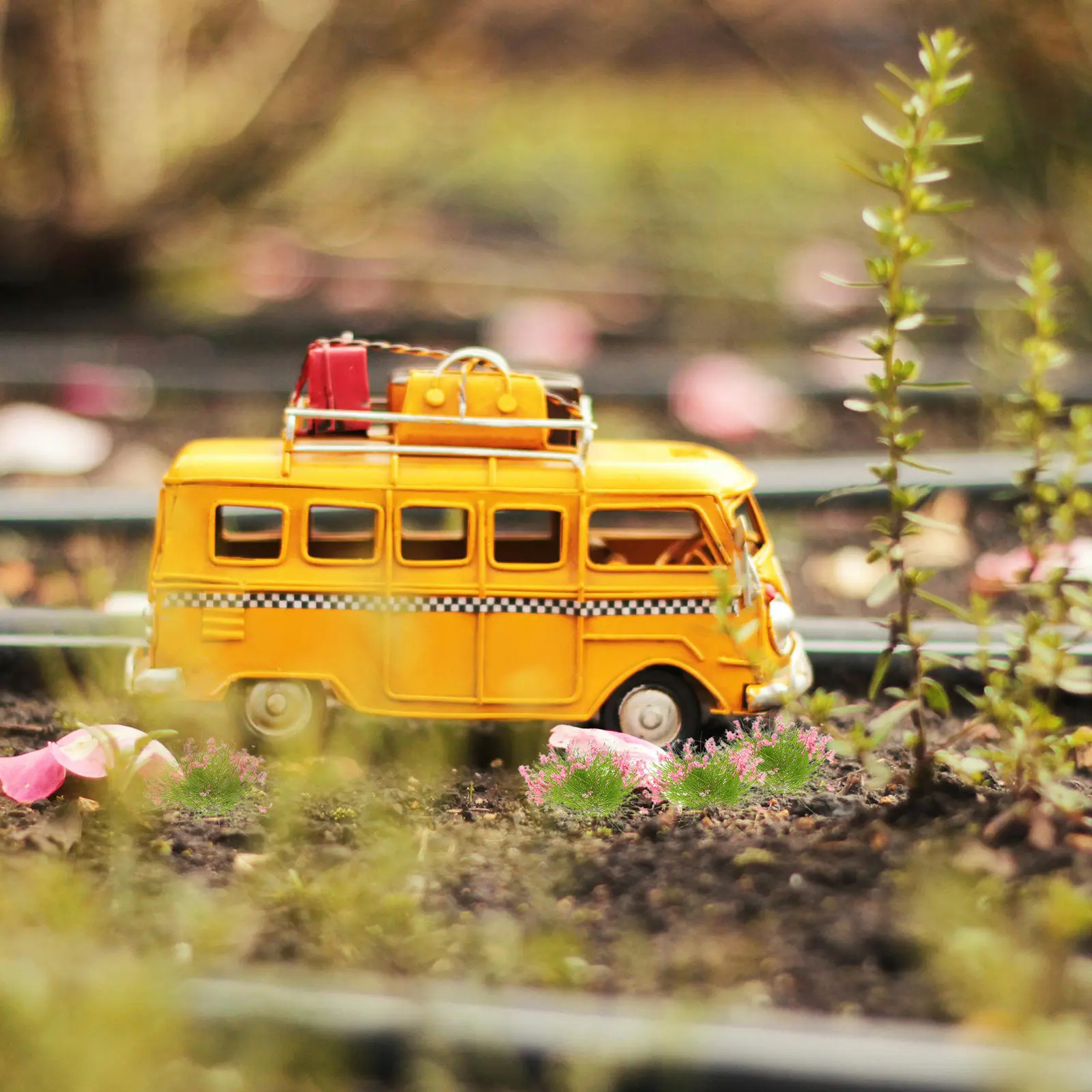 23Pcs Train Scenery Fire Car Grass Tufts Miniature Landscape Green Plastic Realistic Diorama Decoration Crafts Fake Trees