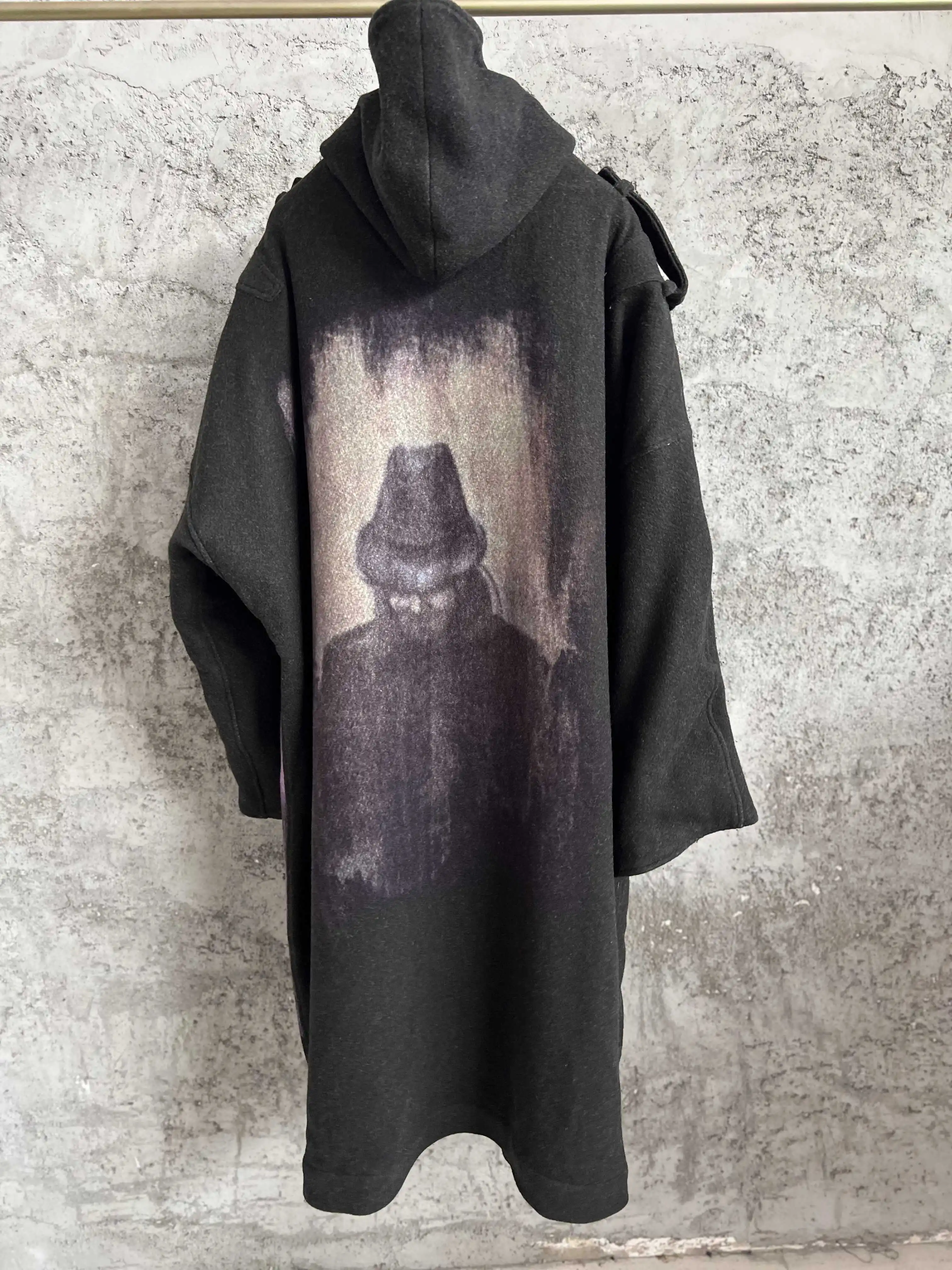 TOP-YAMAMOTO's original design of the Beksinski portrait coat and wool blend overcoat is a niche show style