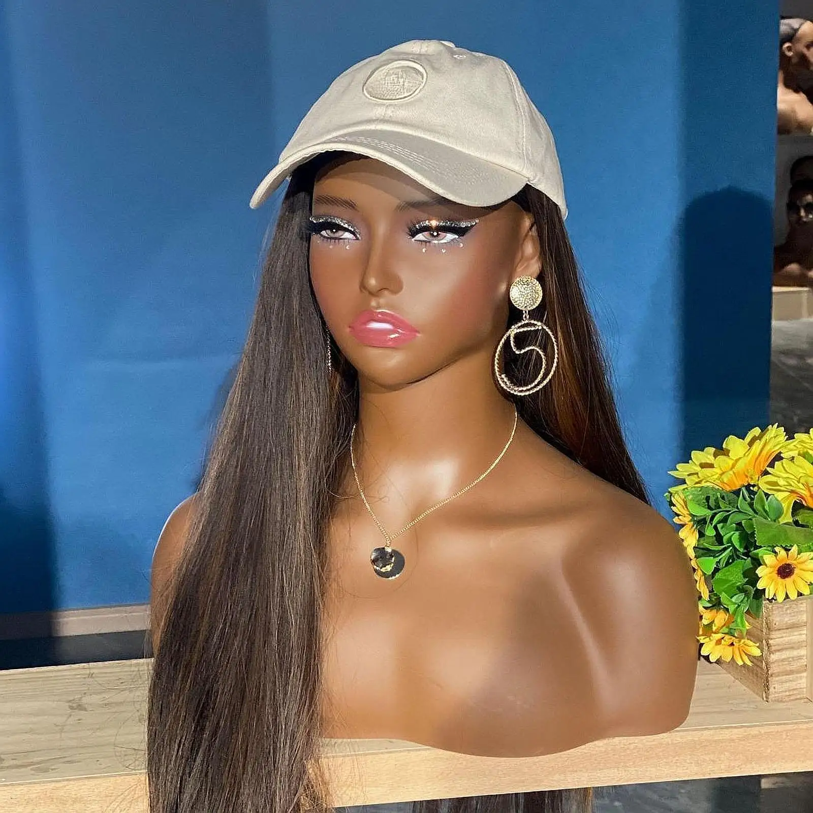 Realistic Female Mannequin Head Wig Stand Professional Beauty Accessories Manikin Head with Shoulder for Necklace Wig Display