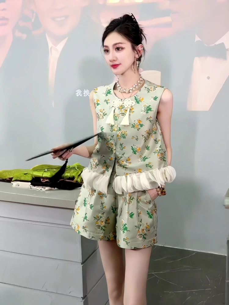 

Summer casual women's fashion temperament slimming set 2025 new round neck printing sleeveless top shorts two-piece set