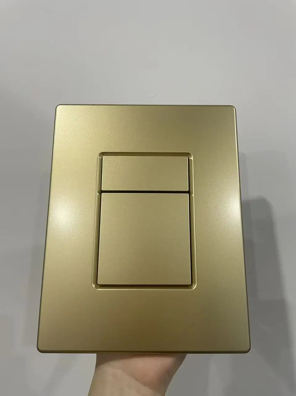 plaque-de-commande-double-chasse-doree-mate-pour-reservoirs-encastres-grohe-gd2-economie-d'eau-valve-pneumatique-av1-156-x-197-mm-38966kf0