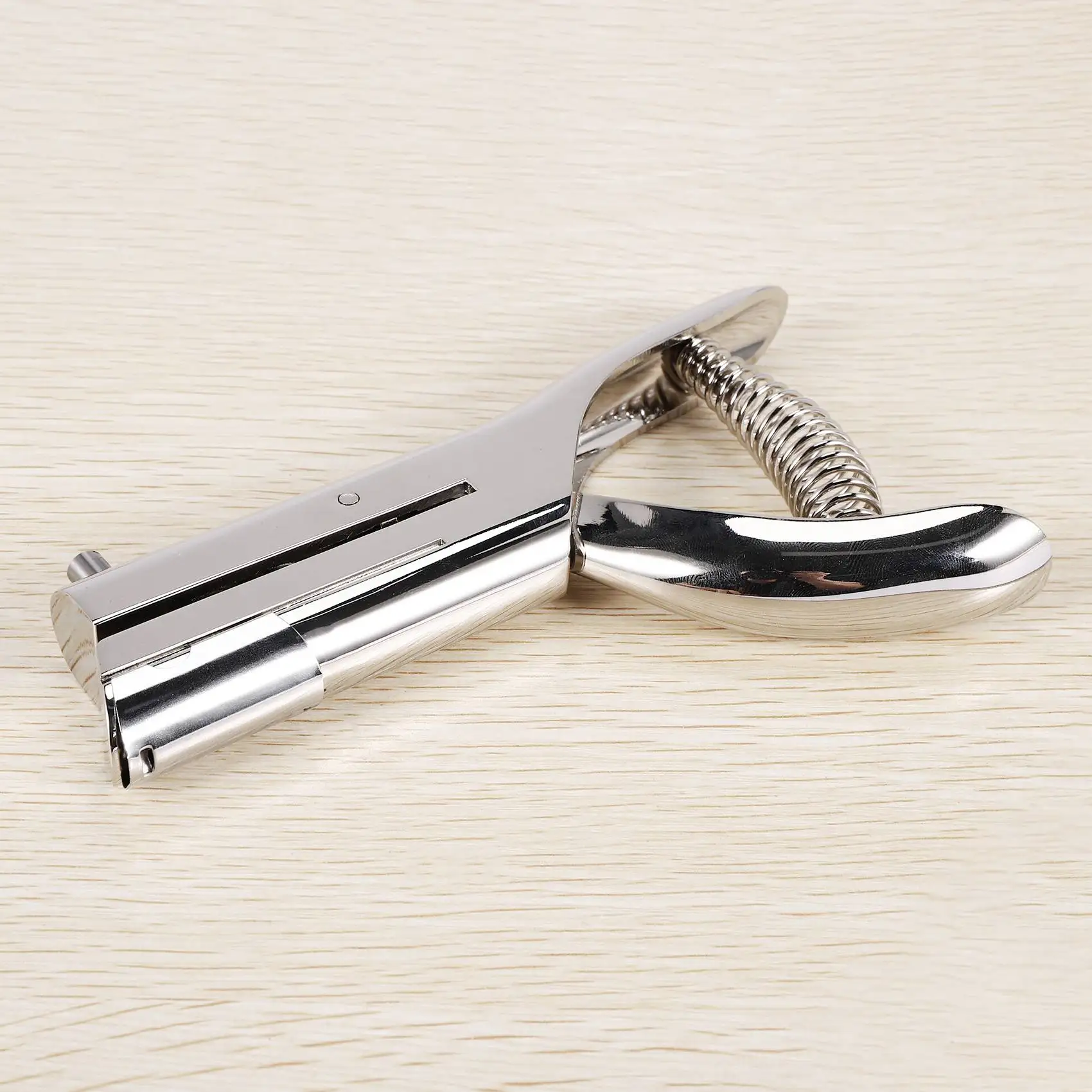 

Дирокол A06K 1/4 дюйма, сверхмощный дырокол, портативный портативный длинный дырокол для бумажных карт, глубина 2 дюйма (6 мм)