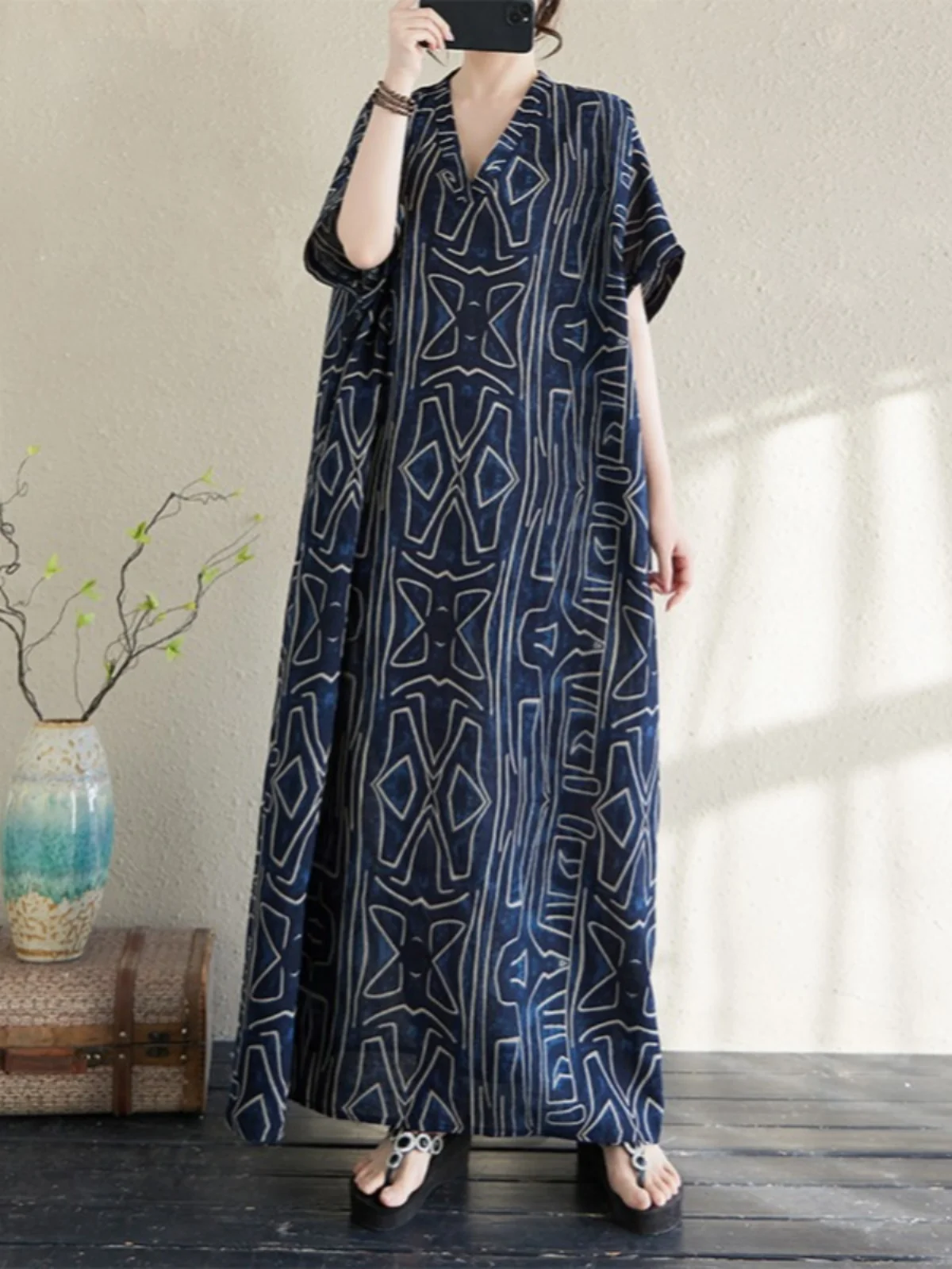 صيف جديد حجم كبير المرأة القطن الكتان طباعة V-Ne فضفاض بسيط عطلة Sle طويل الدكتور الشاطئ النسخة الكورية تخفيف