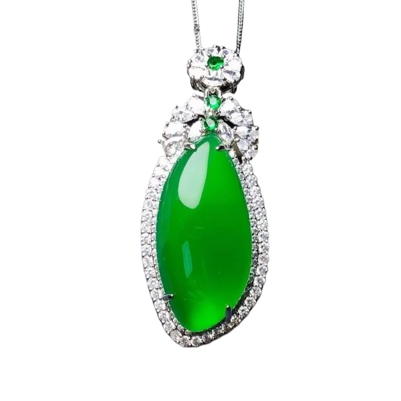 

Boutique Natural Ice Emperor Green Chalcedony Pendant Luxury Inlaid Large Pendant Full Green Necklace Sweater Chain Pendant