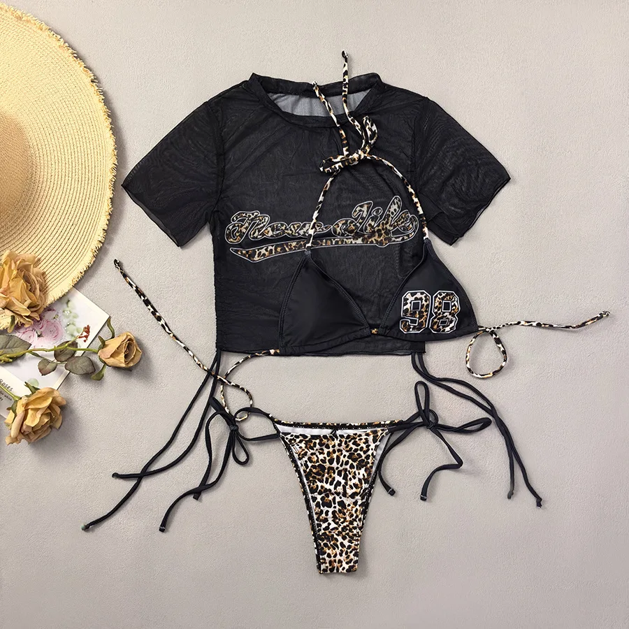 

Комплект из 3 предметов: черный сетчатый кроп-топ, бикини-треугольник на бретельках и микро-стринги с леопардовым принтом. Сексуальный купальник для женщин.