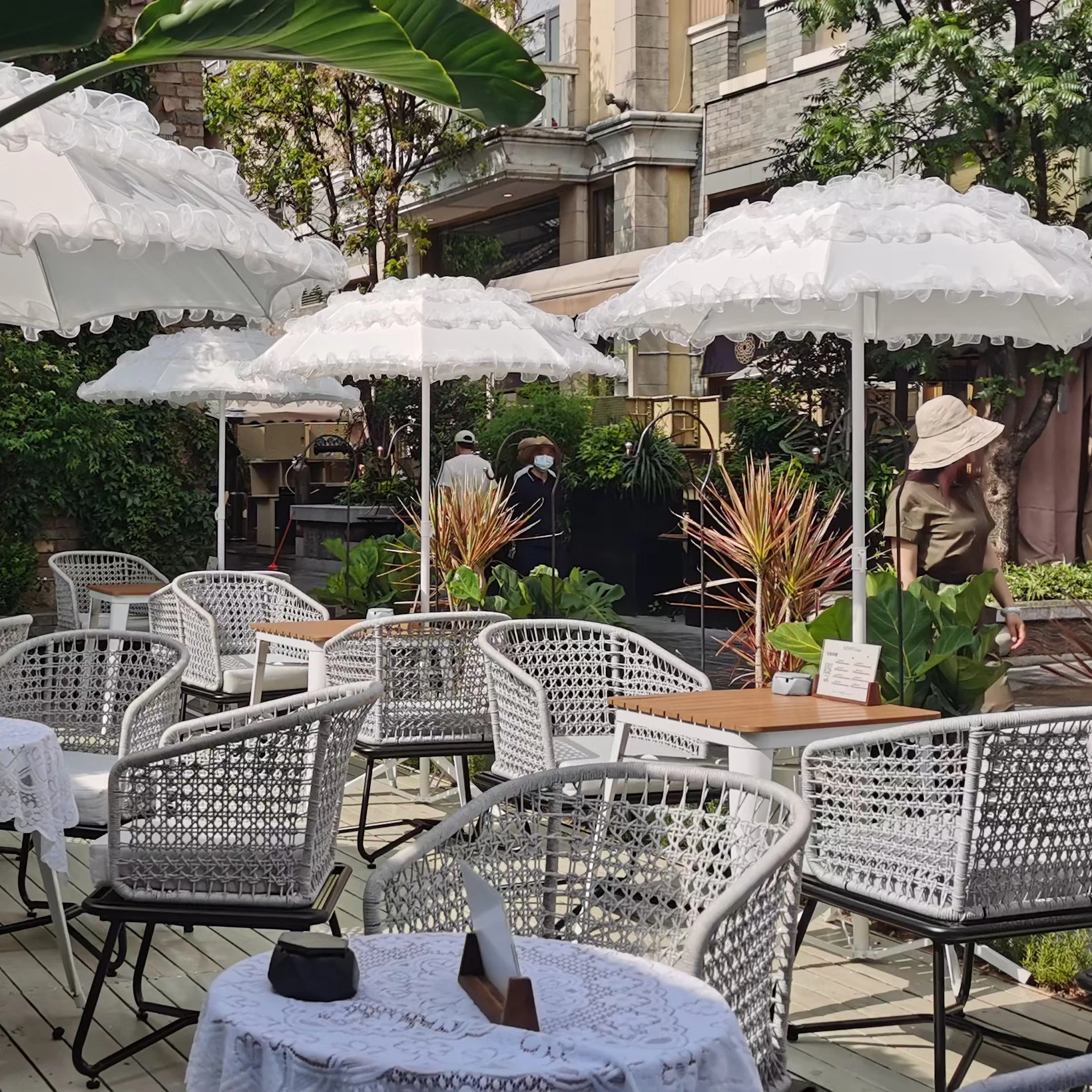 

Open-air garden with waterproof coating, beach umbrella, courtyard big sun umbrella, outdoor parasol, villa table and chair matc