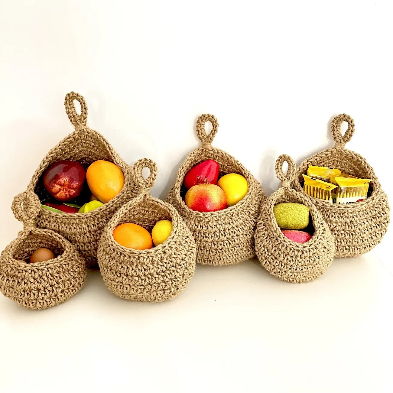 

Nordic Style Wall Mounted Fruit Basket Creative Hand Woven Vegetable and Fruit Hemp Rope Storage Basket Home Wall Decoration