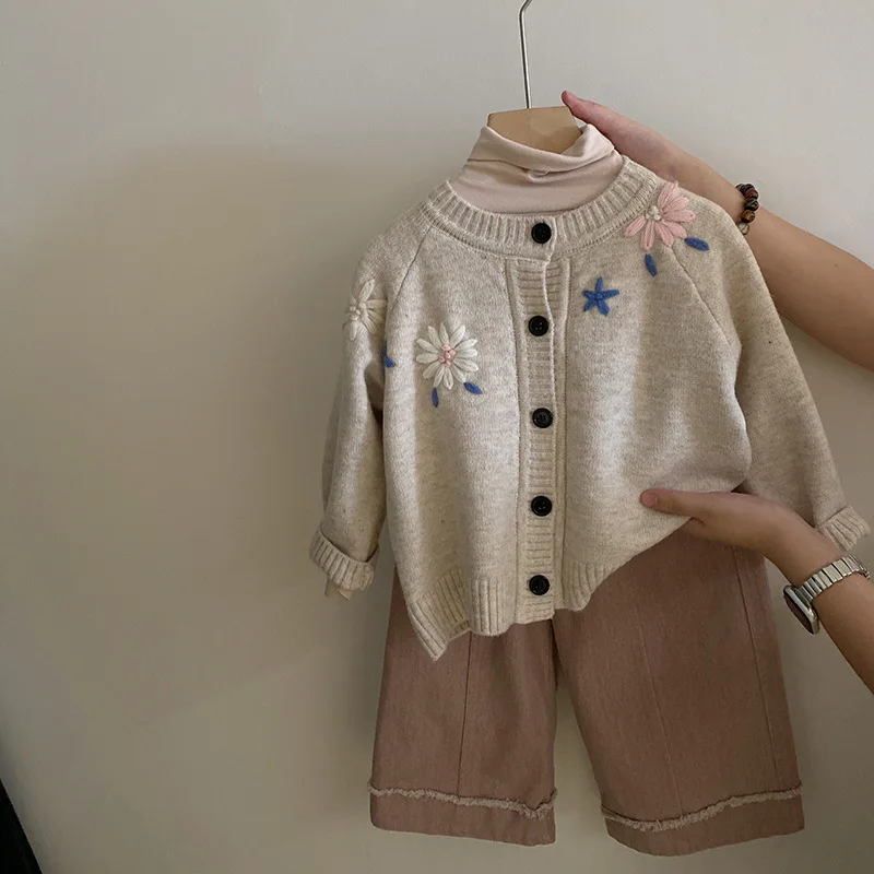 

Детская одежда, новый осенний вязаный кардиган с цветами для девочек, повседневные розовые брюки, модный свитер для малышей, топы, пальто для младенцев