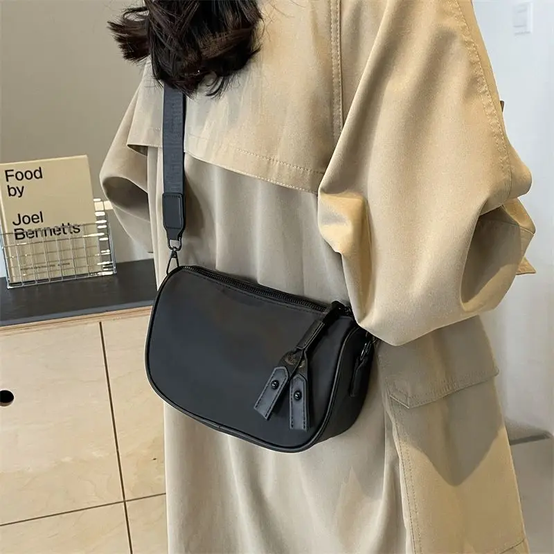 Crossbody Neutral Wide Shoulder Dumpling Bag Fashionable and Versatile Casual Black Shoulder Bag Leisure