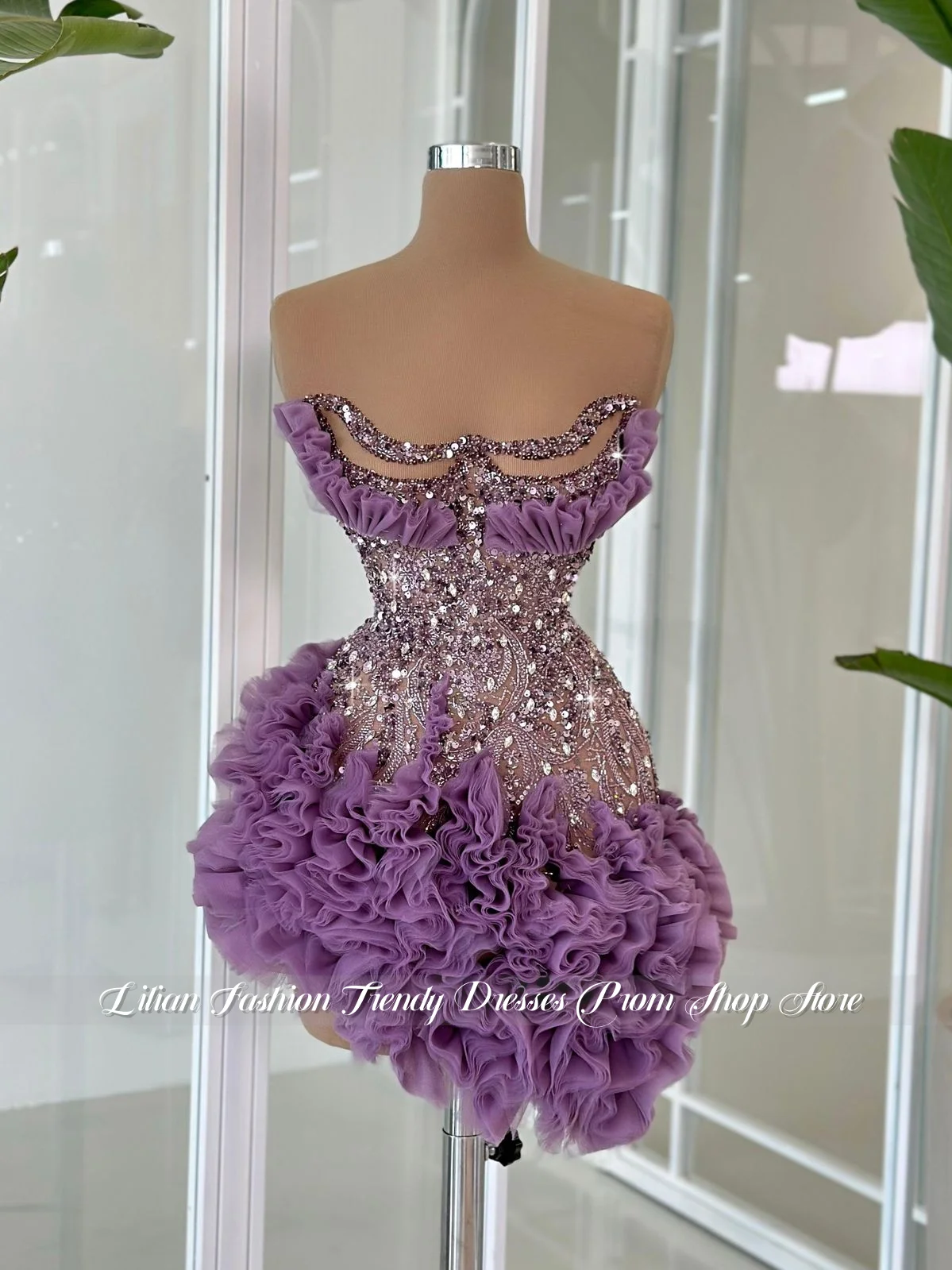 Lila wunderschönes trägerloses Cocktailkleid mit Kristallapplikationen, maßgeschneiderter luxuriöser Minirock, schwarzes Mädchen-Geburtstagspartykleid, Ballkleid