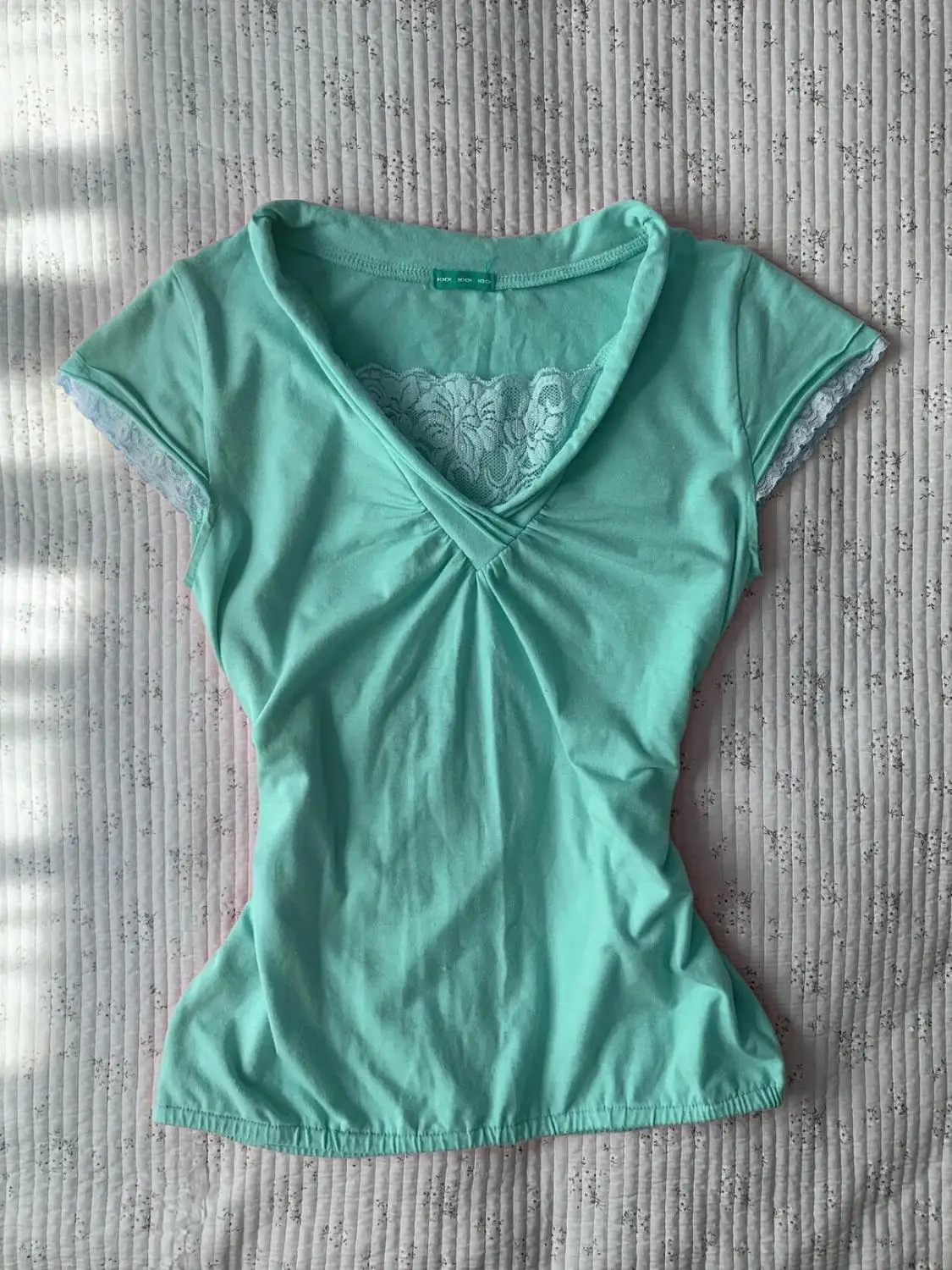 Vintage Lace V Neck Short Sleeve T Shirt Women Summer New Slim Waist Cinched Pure Desire Niche Design Fitted Casual Top