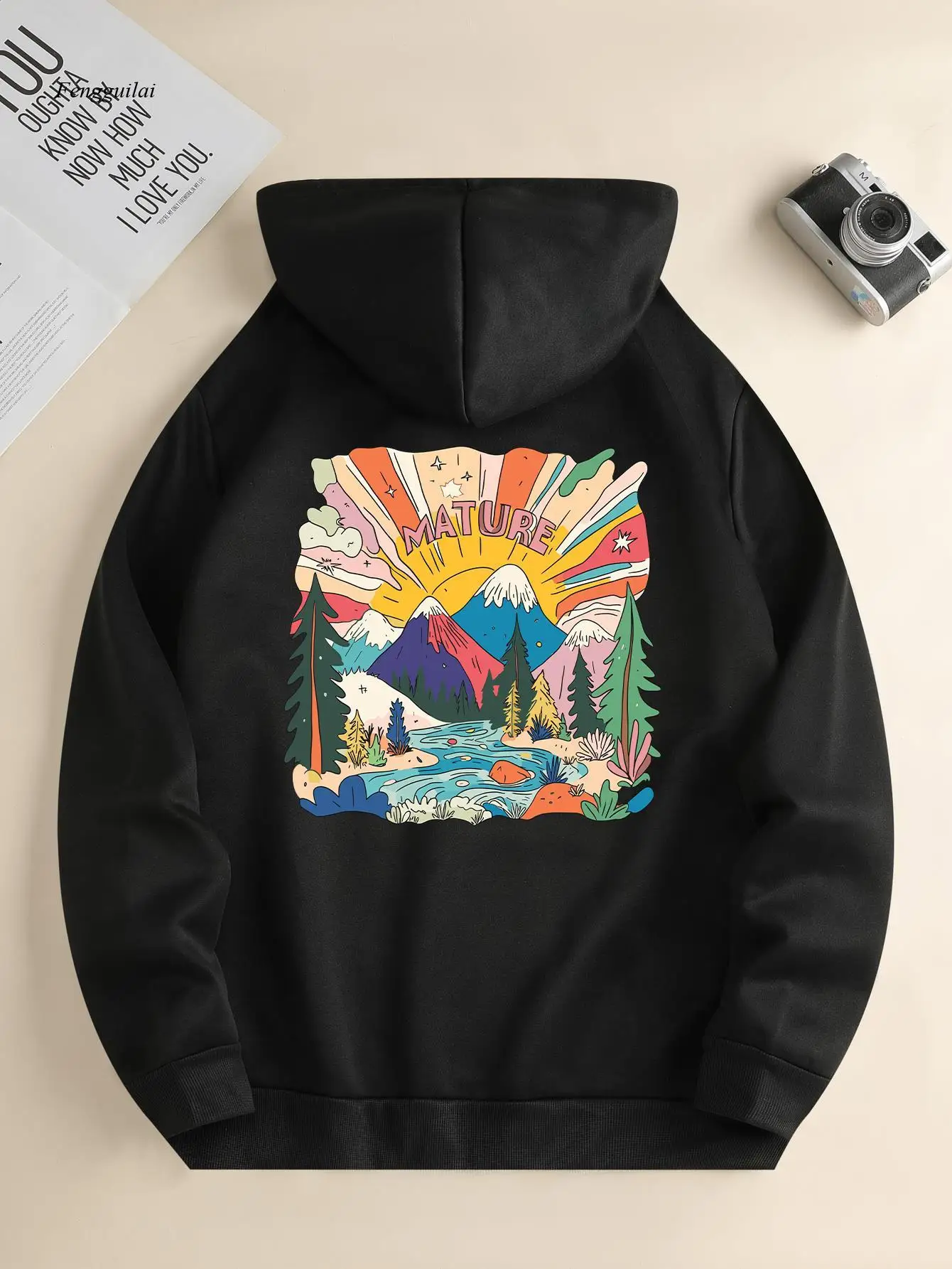 

Толстовка с капюшоном и принтом горного пейзажа — всесезонный пуловер для активного отдыха с карманом-кенгуру