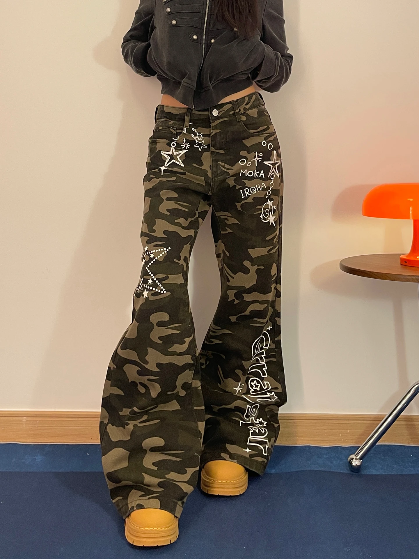 Low Waist Camouflage Bell Bottom Jeans Men Women Slim Fit Street Style Graffiti Print Casual Long Trousers Cotton Material