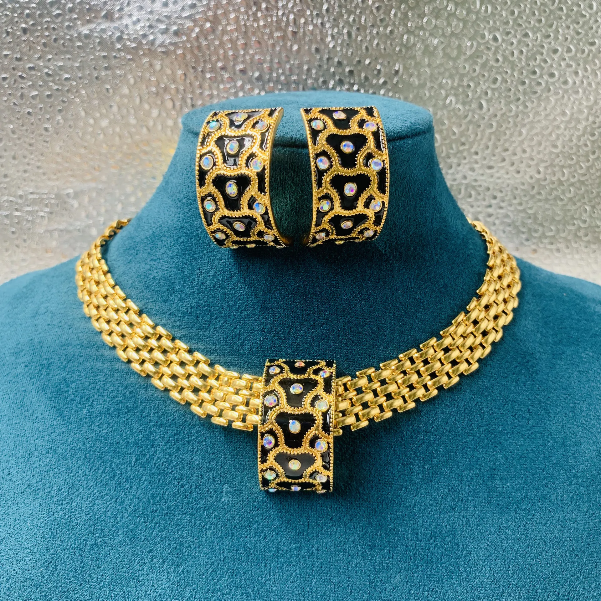 

Fashion Vintage Leopard Print Gold Plating Clavicle Chain Necklace Earrings Two-Piece Set Woman Jewelry Set High-Quality New