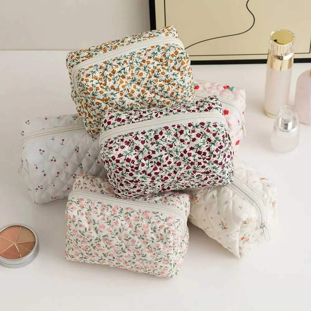 

Portable Quilted Cotton Makeup Bag Flower Printed Large Capacity Travel Toiletry Bag Storage Bag for Women