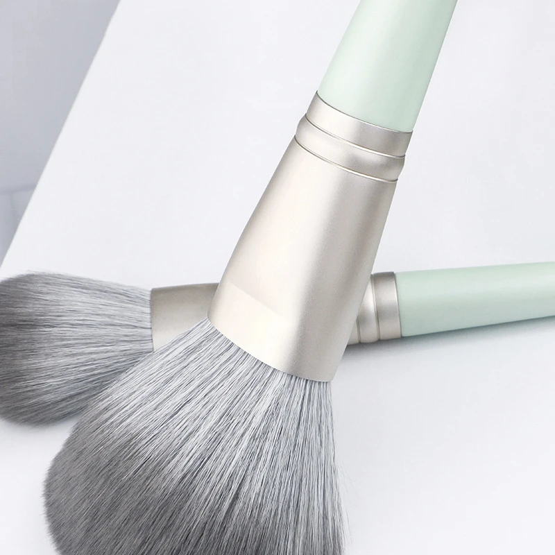 Synthetic Hair Aluminium Tube Solid Wood Baking Paint Handle 12Pcs Light Green Series Makeup Brush Set Spot Sale