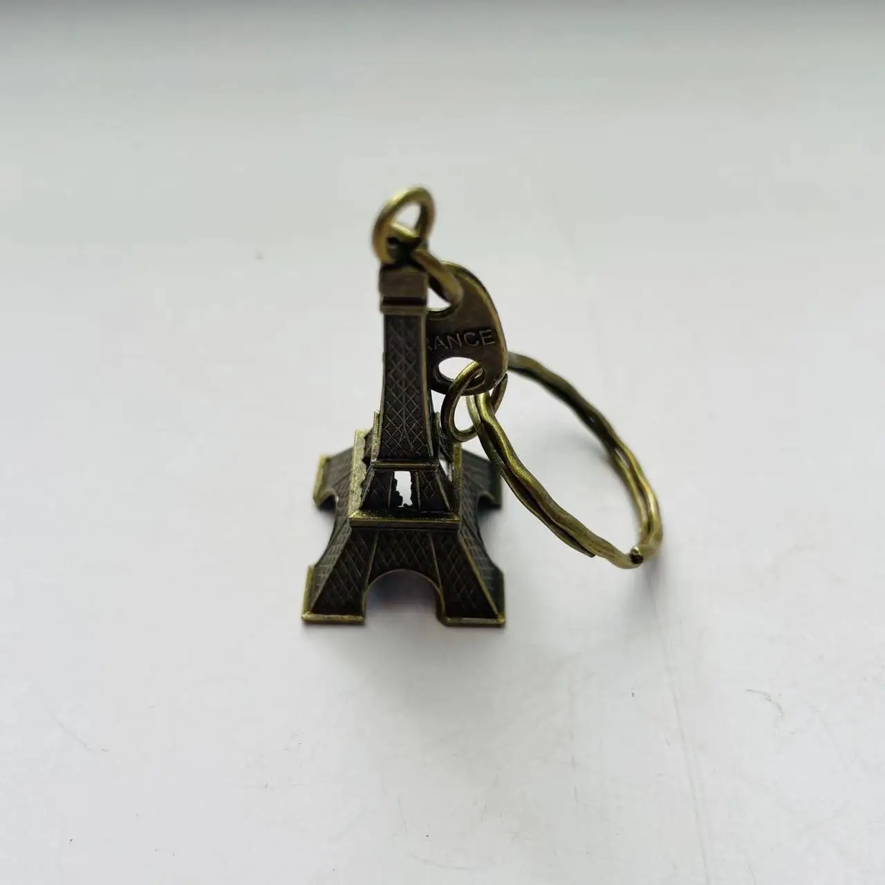 With Free Sack Bronze Vintage Eiffel Tower Paris Tower Keychain Fashion Bag Pendant Key Rings Halloween Christmas New Year Gift