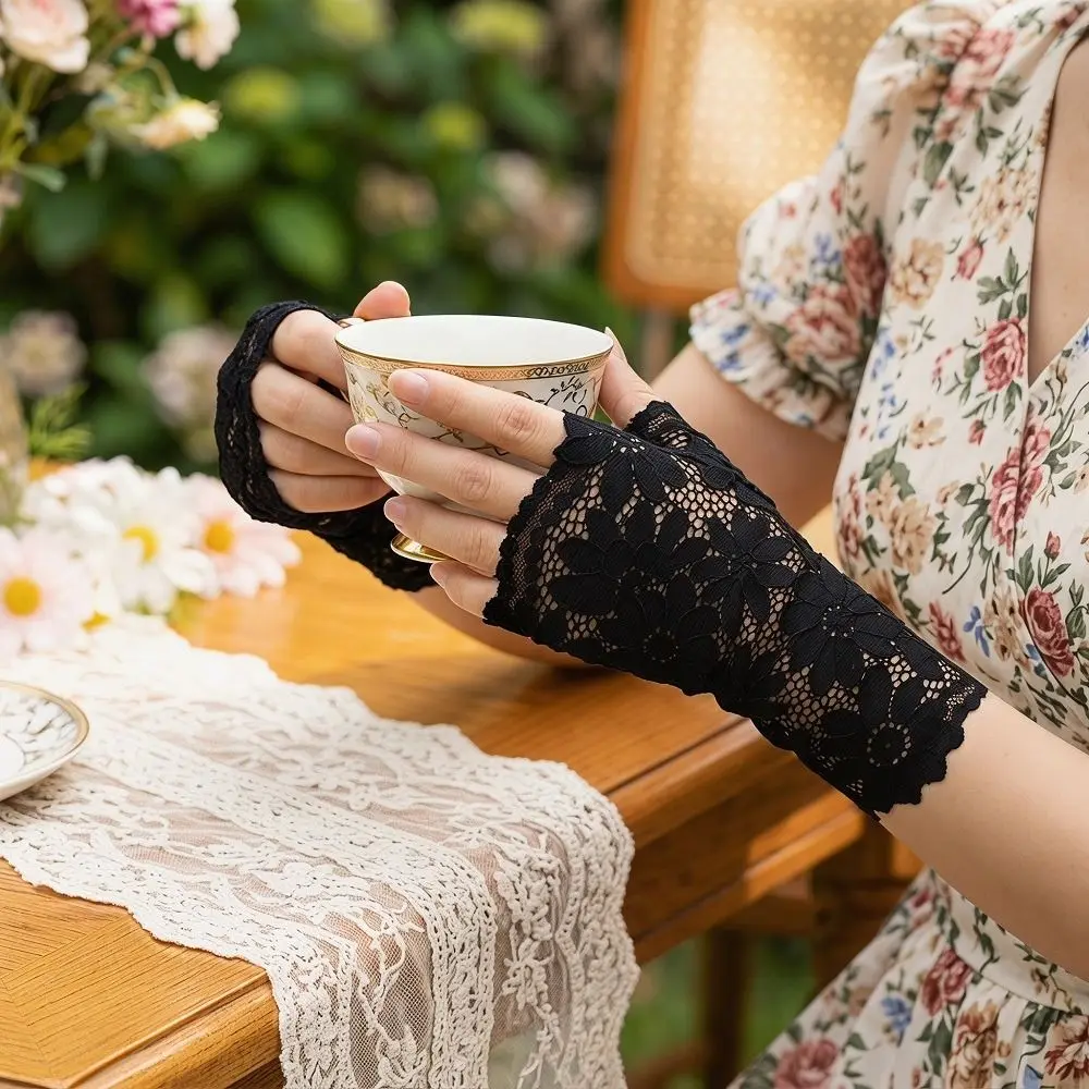 Flower Pattern Lace Sunscreen Gloves Breathable Mesh Thin Fabric Fingerless Gloves Stretchable Elastic Cuff Bridal Short Gloves