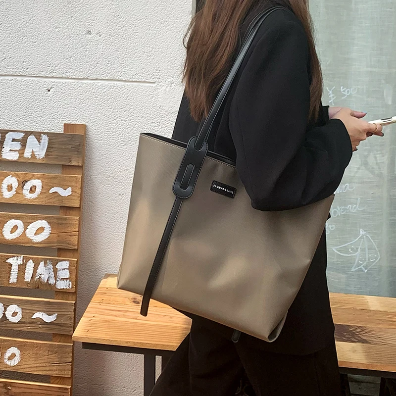 Large Capacity Tote Bag 2023 Women's Nylon Fabric Fashion Letter Design Zipper Shoulder Bag Casual Versatile Commuter Handbag