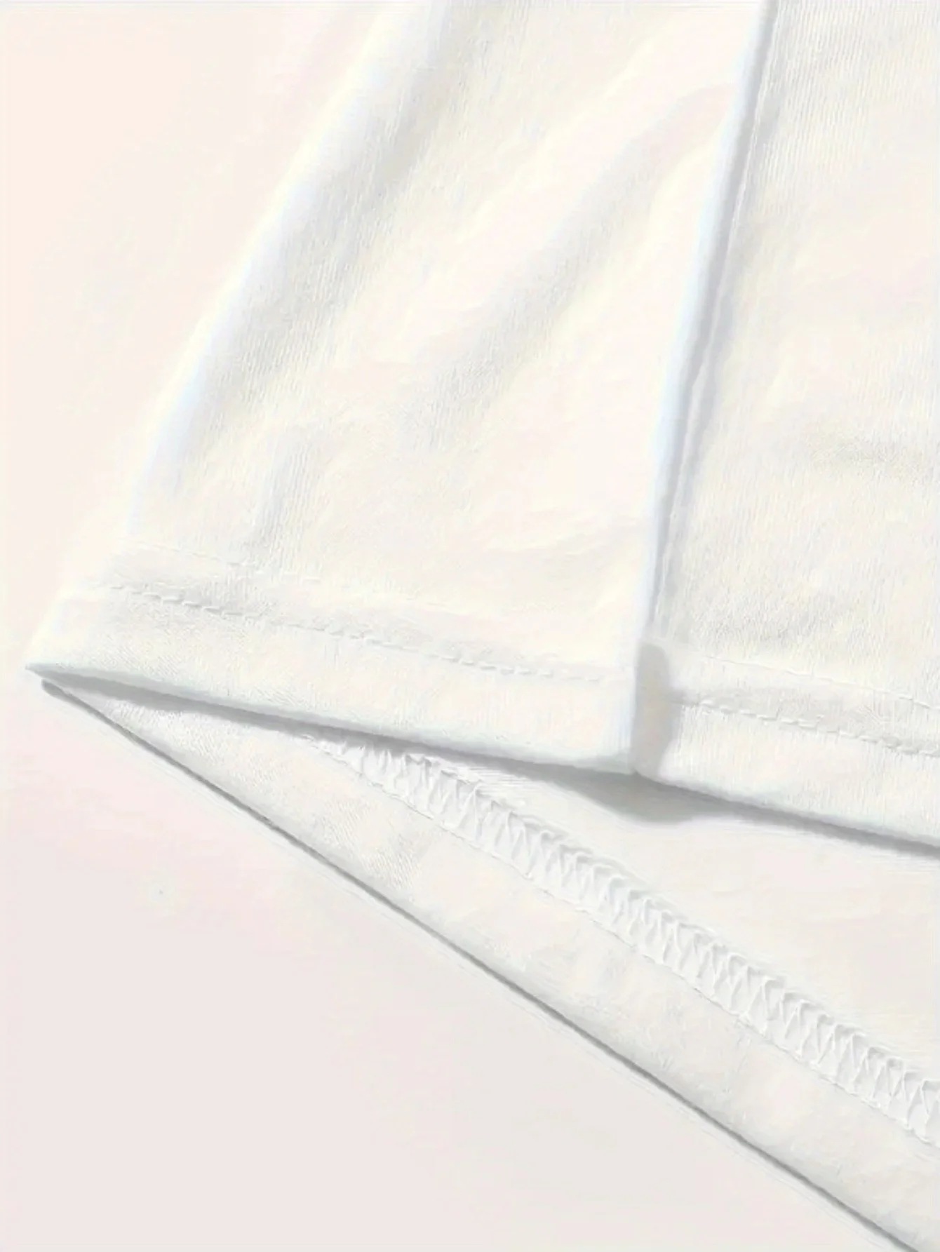 MINISO Damska koszulka z krótkim rękawem i nadrukiem anime na lato, idealna dla fanów anime i miłośników japońskiej animacji