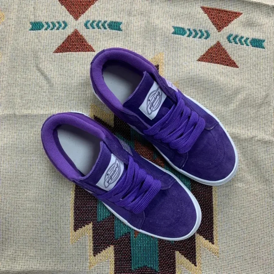 

New Spring Collection of Stylish Mid-Top Purple Canvas Shoes Classic And Versatile Fashionable Casual Footwear. Comfortable Dur