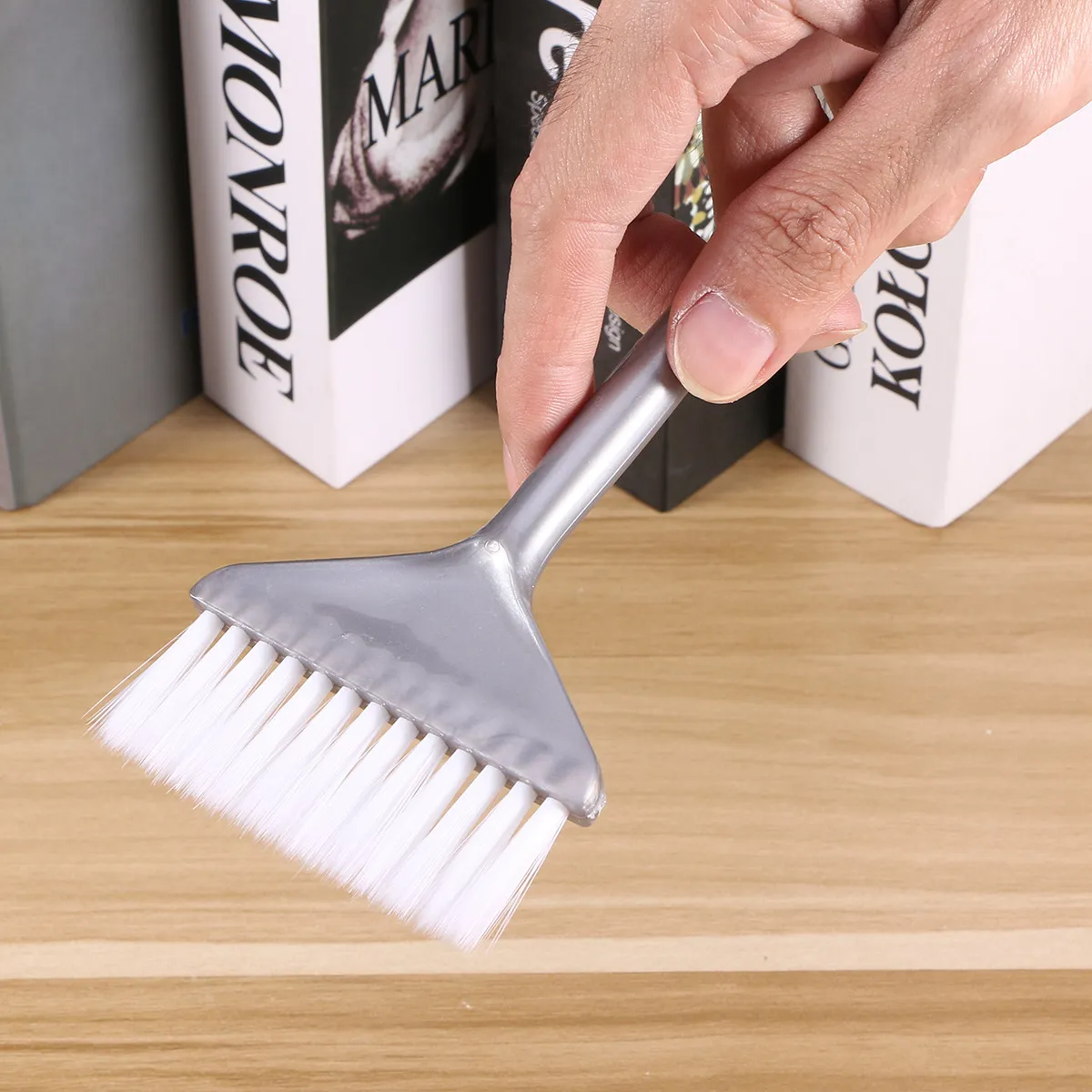 

6Pcs Hair Dye Comb Professional Hair Color Brush Set Long Handle for Hard-to-Reach Areas Even Tint Distribution Salon Grade