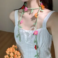 Gargantilla tejida a mano con flor dulce y personalidad coreana para mujer, bufanda larga fina de nicho versátil a la moda para viajes de primavera y verano