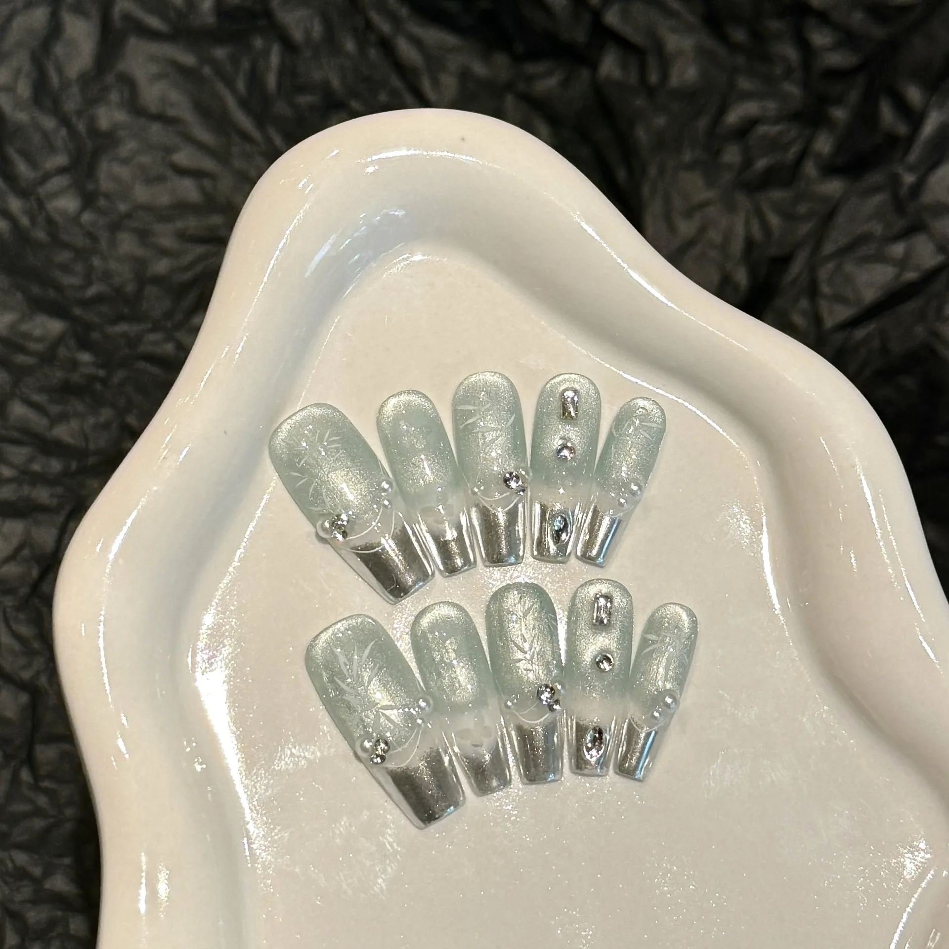 

Накладные ногти ручной работы, серебряные французские накладные ногти, длинные балетные ногти в китайском стиле, накладные ногти с кошачьим глазом, блестящий декор с бриллиантами