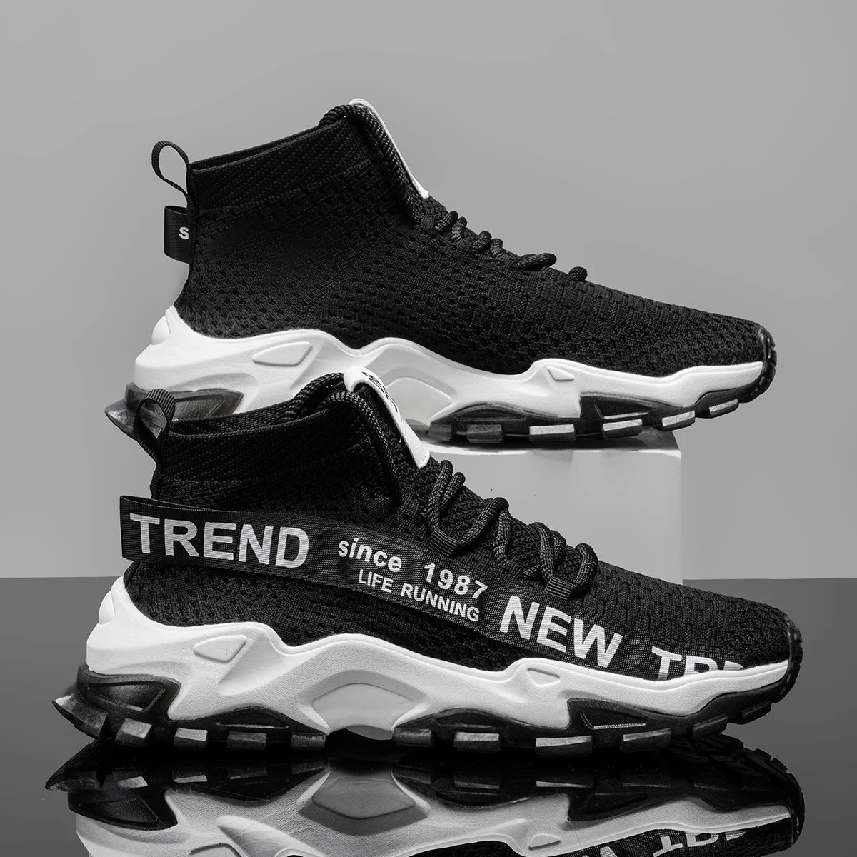 Men's Large Size Outdoor Hiking And Running Shoes Comfortable Casual Versatile Fashionable Sports Shoes for Couples Training image 4