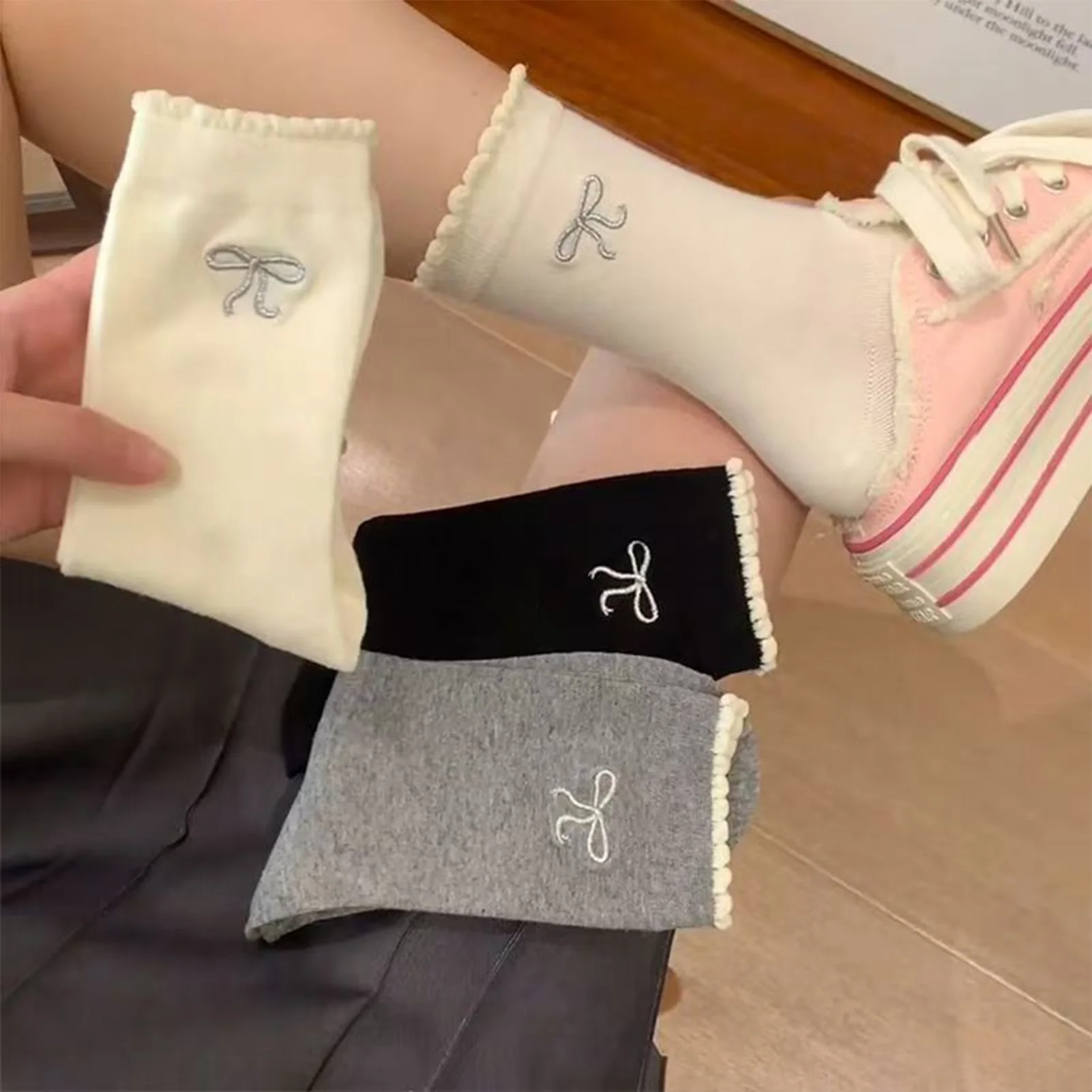 

Girls Autum Sports Socks Trendy Embroidered Bow Pattern Knitted Socks Outdoor Cycling Riding Windproof Warm Socks Sports Wears