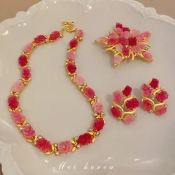 Vintage Palace Rose Flower Classic Earrings Necklaces For Women Lady Retro Middle Banquet Dress Accessories Chorkers Brooches
