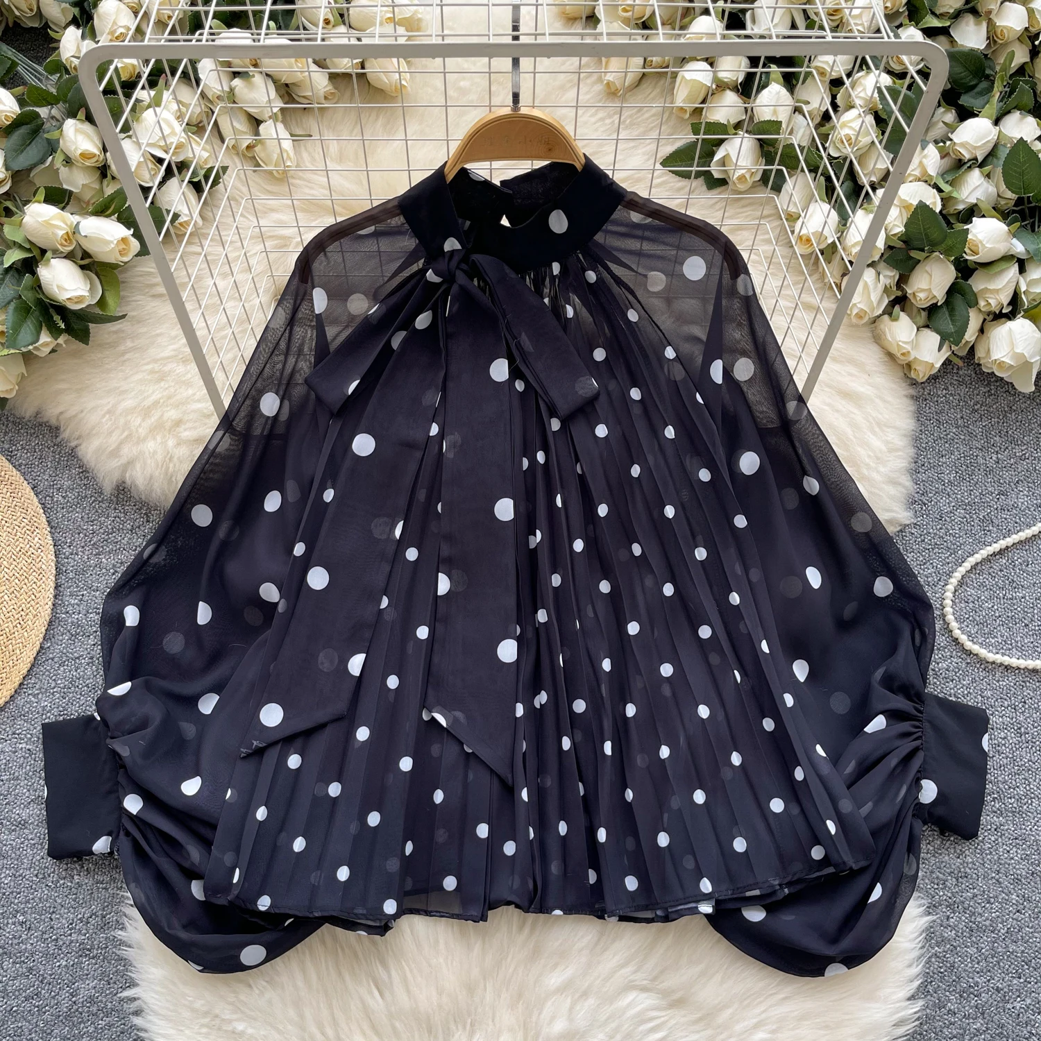 Elegant Butterfly Bandage Sexy O-neck Basics Lantern Sleeve Chic Dot Top Women Korean Fashion High Street Autumn Winter Clothing