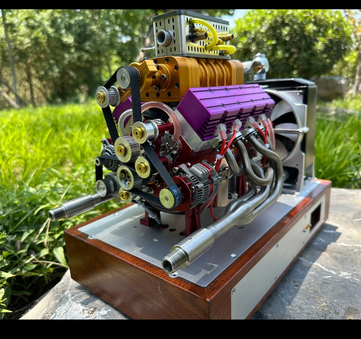 Mainan Model Fisik Mesin Karburator Kembar Bensin V8 Dimodifikasi dengan Sistem Pengapian CDI
