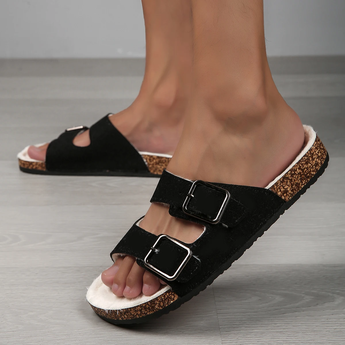 

Новые четырехсезонные унисекс больших размеров для пар, легкие портативные однотонные сандалии из искусственной кожи в стиле ретро, повседневные короткие плюшевые сандалии на плоской подошве