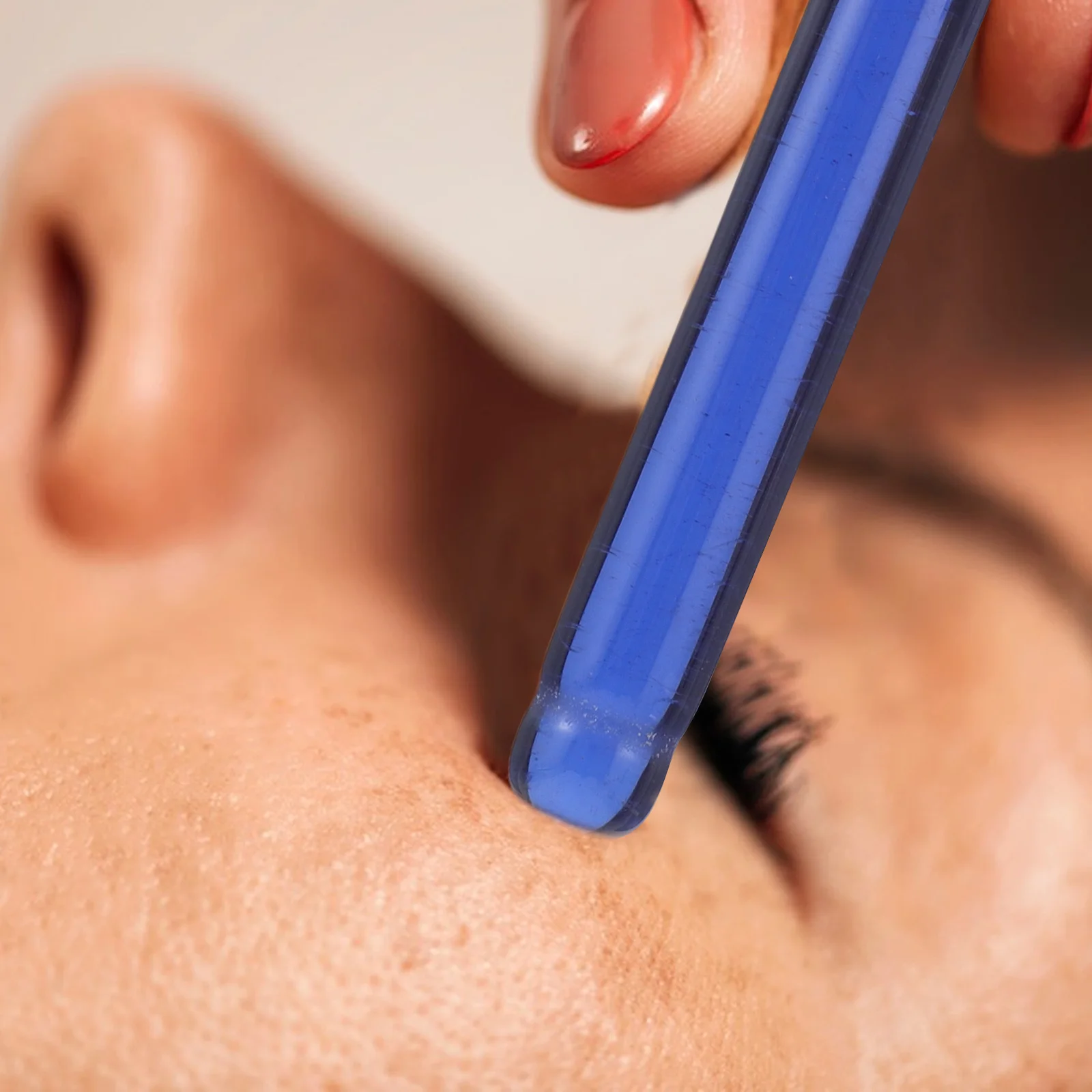 عصا تدليك الوجه Gua Sha باللون الأزرق الكريستالي لأداة العناية بالبشرة المهدئة المصقولة يدويًا